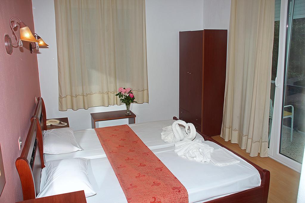 Kristal Hotel Prínos Habitación foto