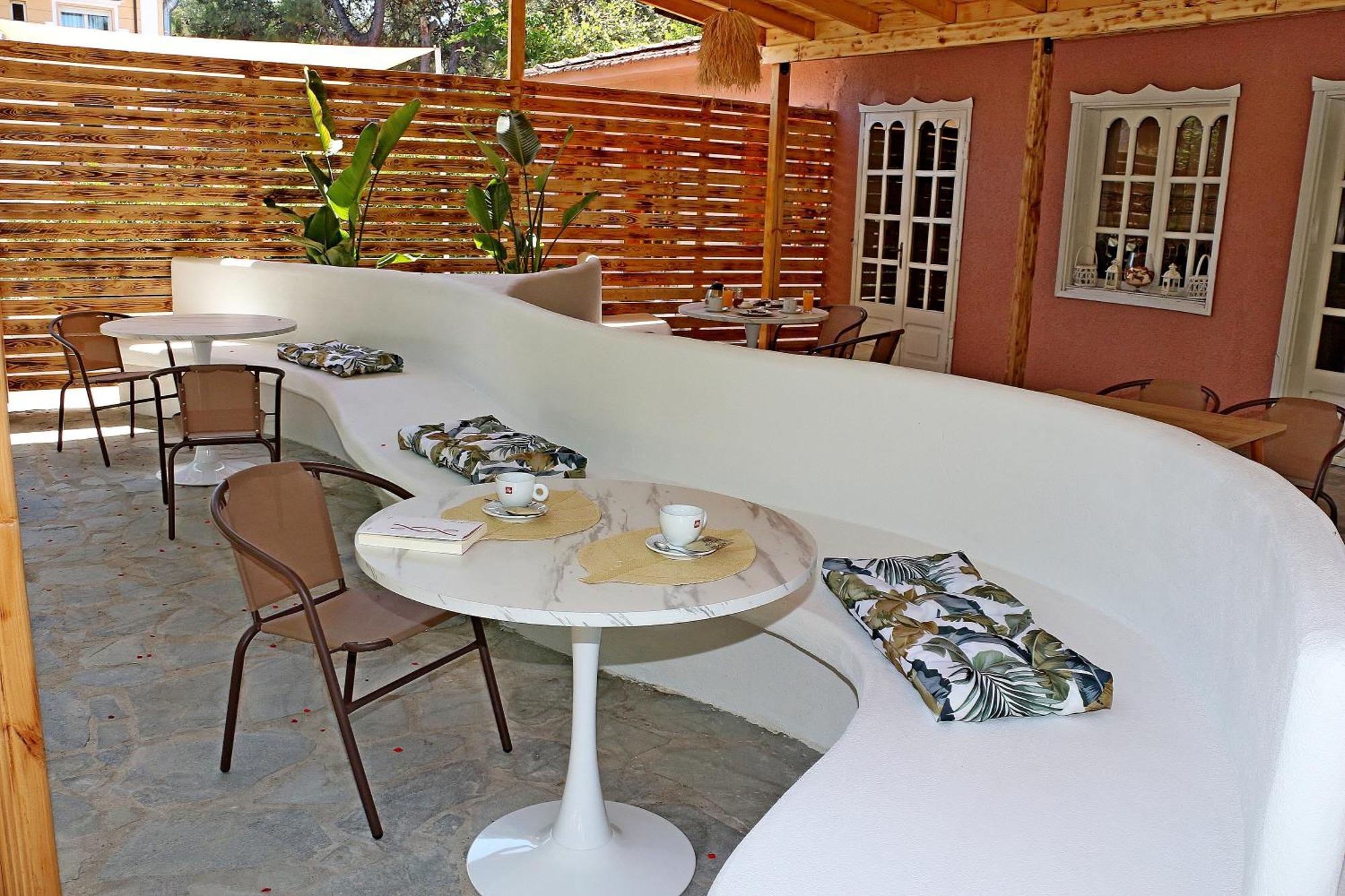 Kristal Hotel Prínos Exterior foto